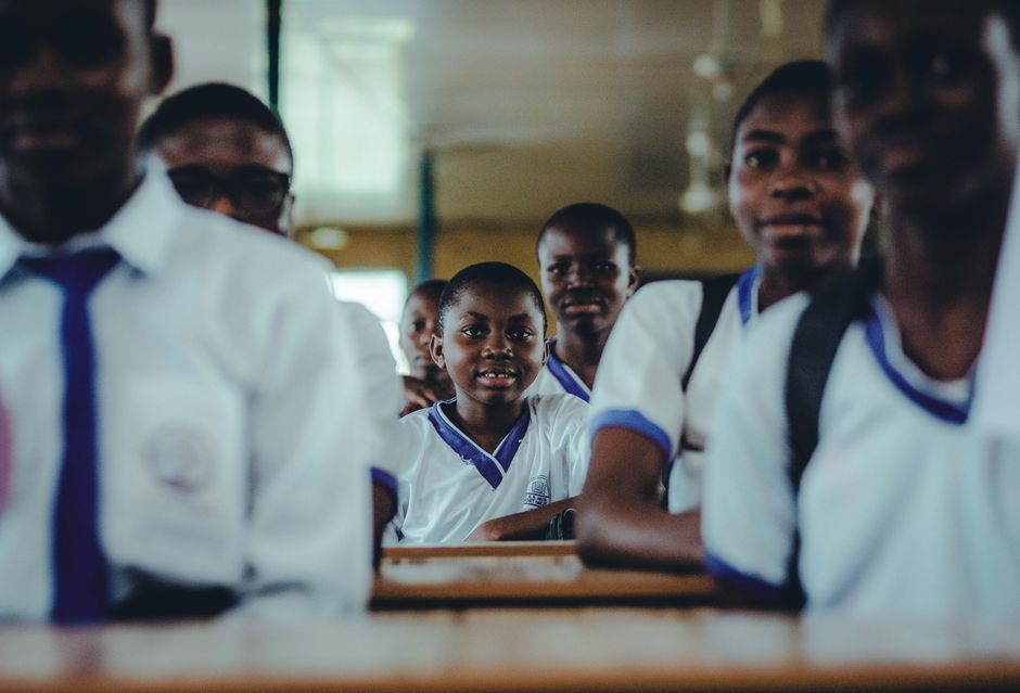 Datenanalyse Kurs Team bei Kivotraa bespricht Kursstruktur und Kosten
